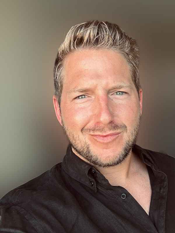 Escort Mann Maximilian von haut-nah.org mit seriösen Blick