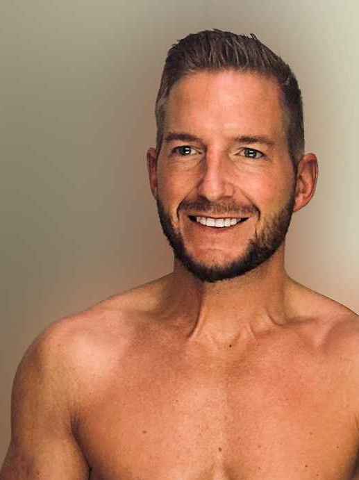 Escort Mann Maximilian von haut-nah.org mt freien Oberkörper