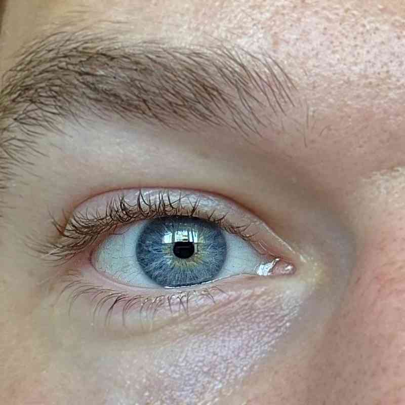 Male Escort Julian from haut-nah.org—just his eye; eye color: blue